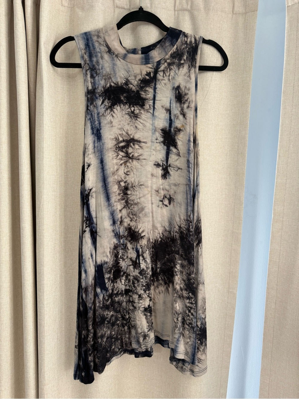 Sleeveless Tie-Dye Midi Dress in Black and Cream